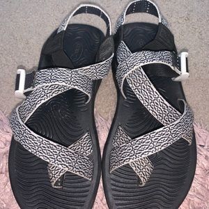 Black&white patterned strap chacos